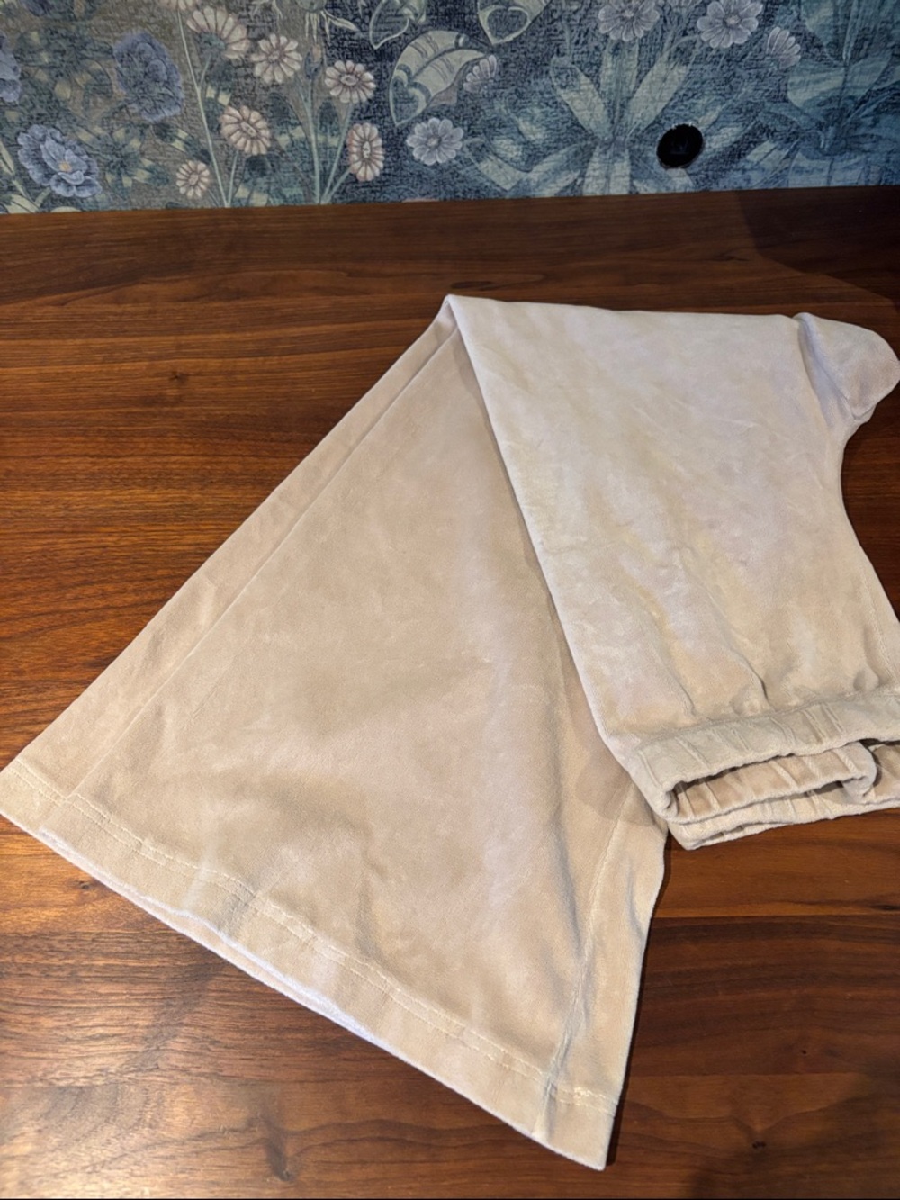 Suzi Kondi zephyr velour pants. - Picture 2 of 5